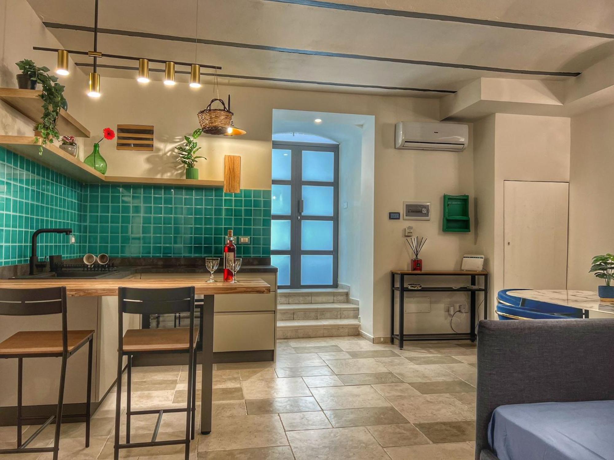 Amay City Suite Bari Bagian luar foto