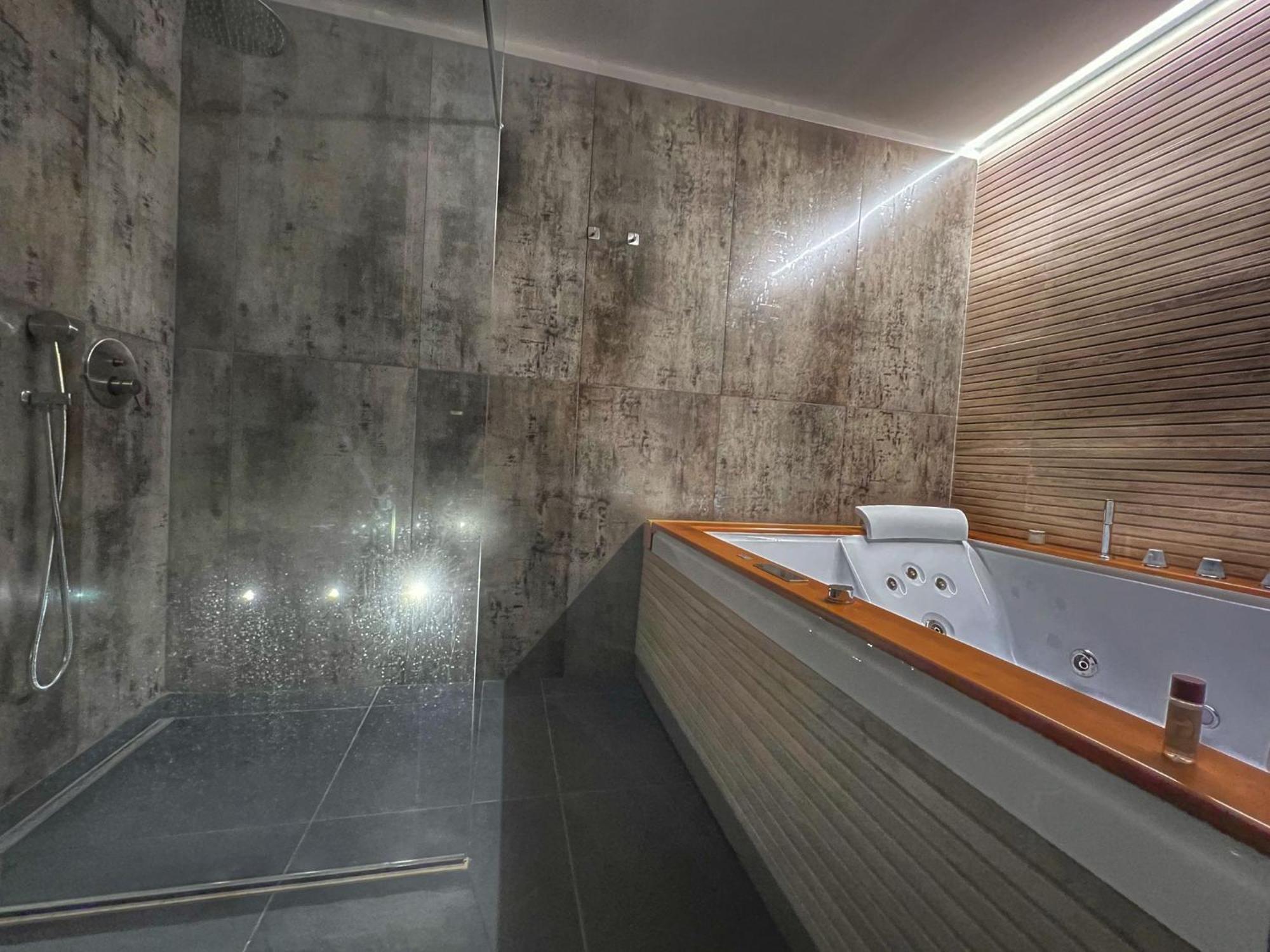 Amay City Suite Bari Bagian luar foto