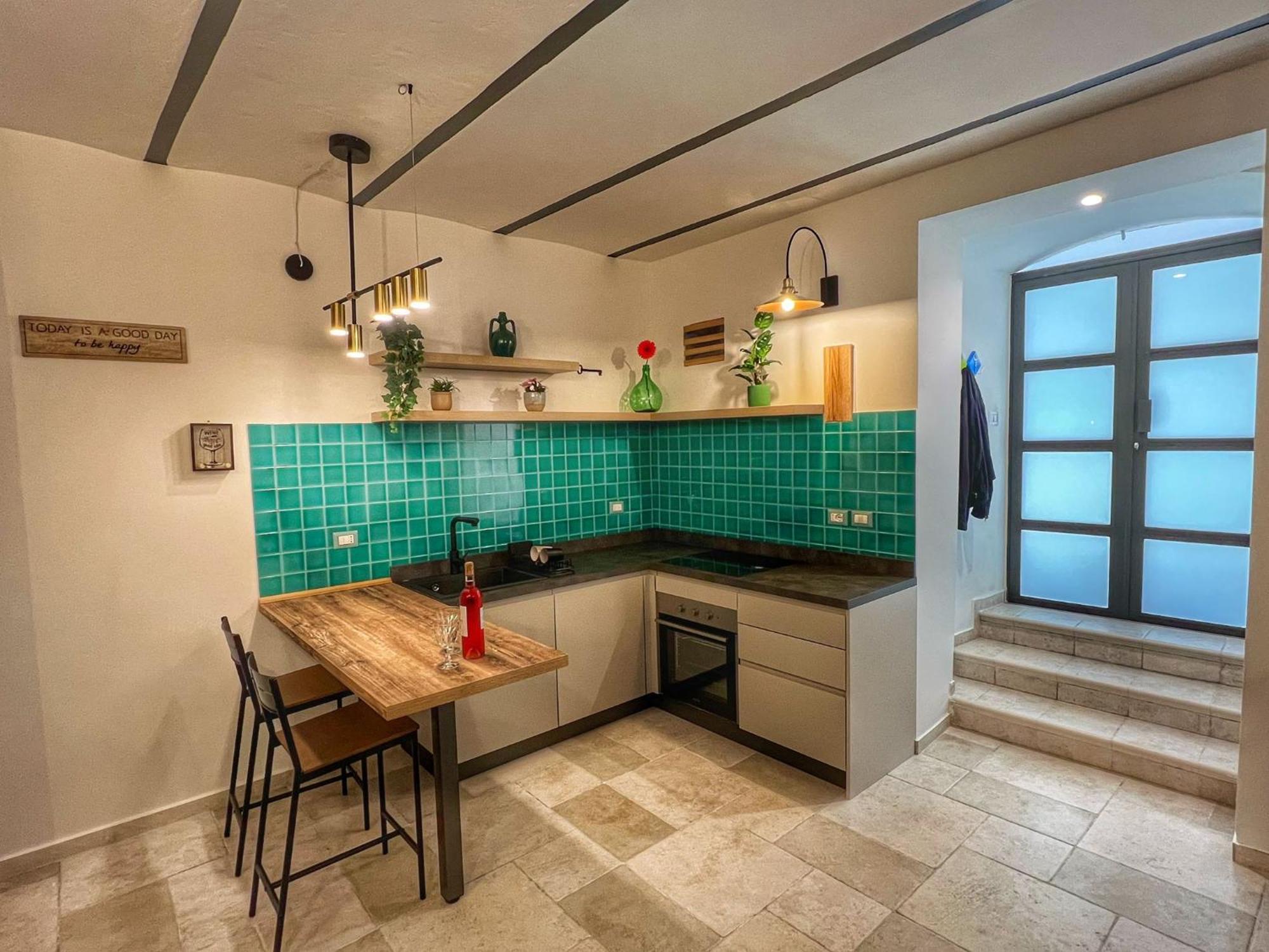 Amay City Suite Bari Bagian luar foto