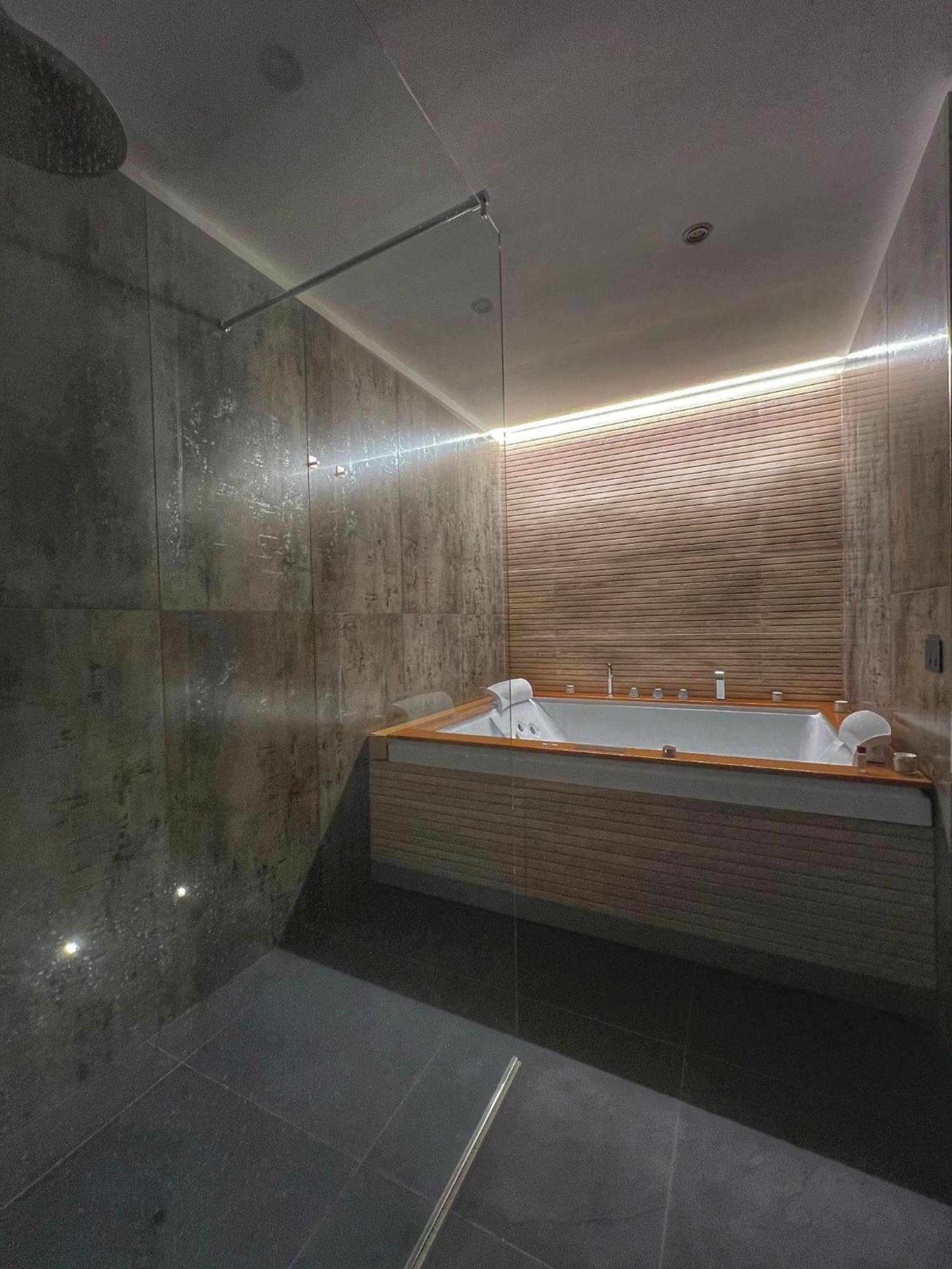 Amay City Suite Bari Bagian luar foto