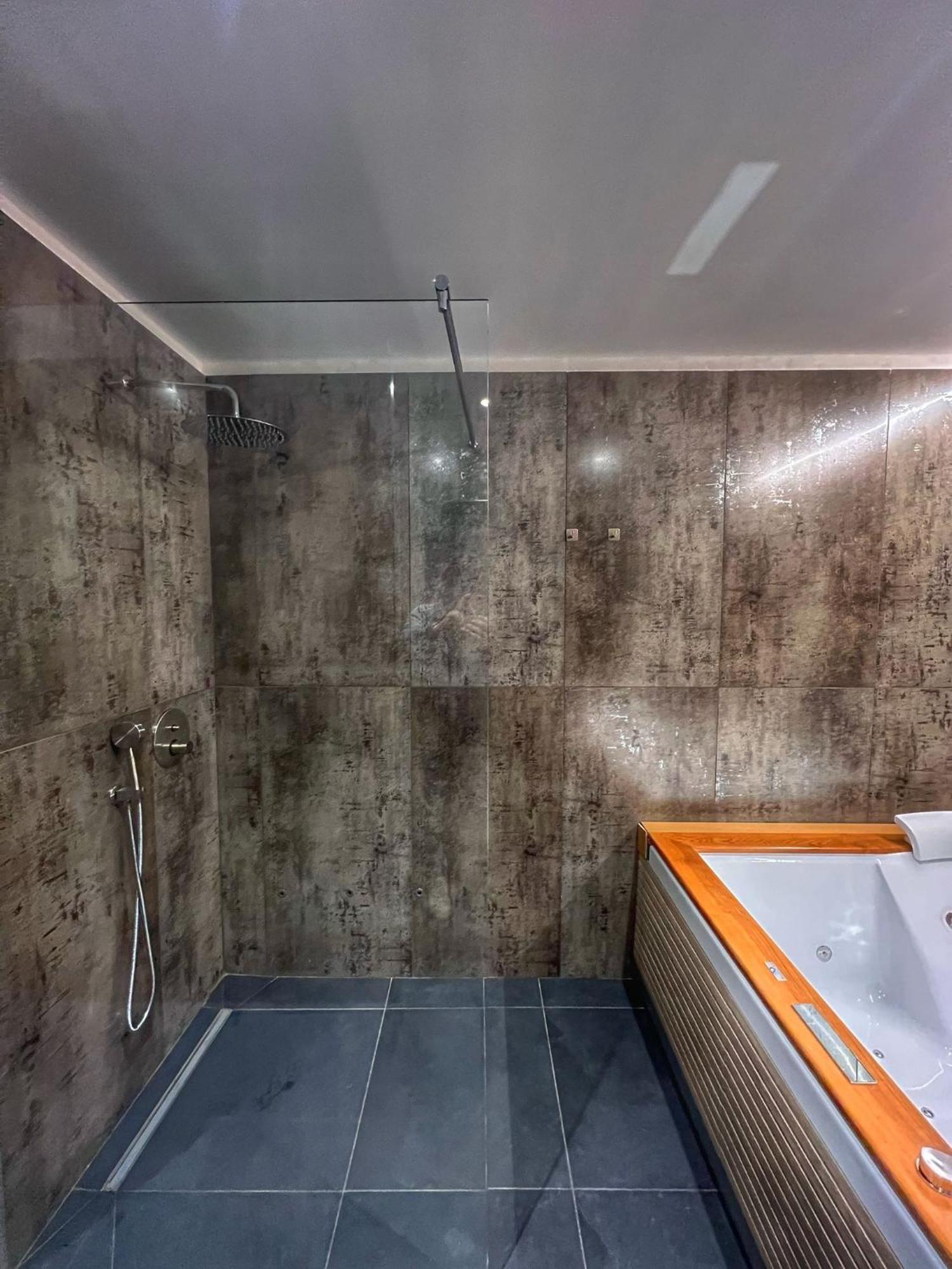 Amay City Suite Bari Bagian luar foto