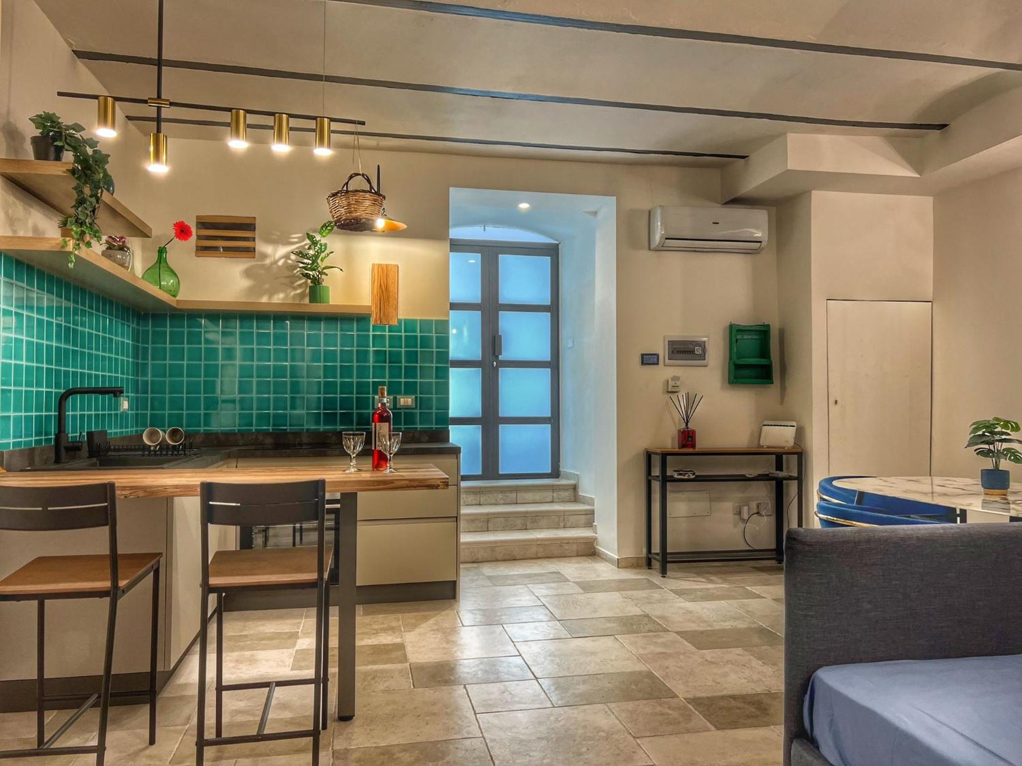 Amay City Suite Bari Bagian luar foto